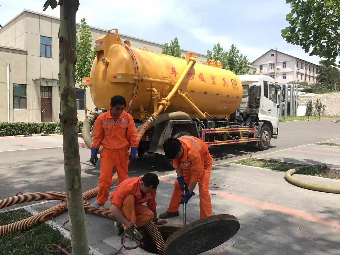 槐荫化粪池清理与5-8吨吸粪车施工效率分析